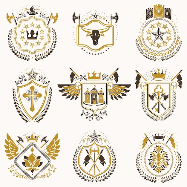 Reihe von luxuriösen heraldischen vektorvorlagen. sammlung von symbolischen vektorwappen, die mit grafischen elementen, königskronen, mittelalterlichen schlössern, waffenkammern und religiösen kreuzen hergestellt wurden.