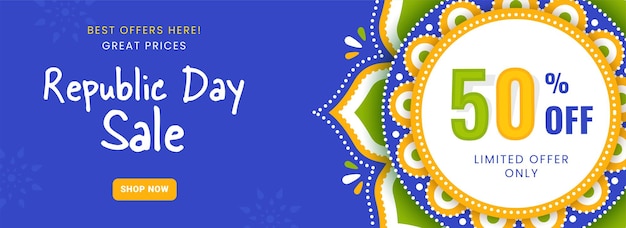 Republic day sale banner oder header design mit 50 % rabatt und mandala-muster auf blauem hintergrund.