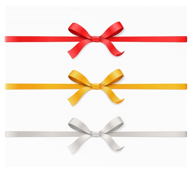 Roter, goldener, silberner Bogenknoten und Band auf weißem Hintergrund. Alles Gute zum Geburtstag, Weihnachten, Neujahr, Hochzeit, Valentinstag Geschenkkarte oder Box-Konzept. Nahansicht der Draufsicht