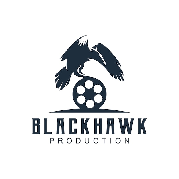 Schwarzer falke mit filmausrüstung gutes logodesign für movie maker