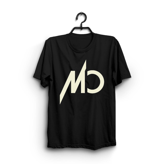 Schwarzes maßgeschneidertes T-Shirt-Design und schwarzes T-shirt-Mockup