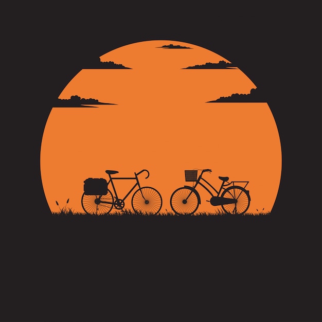 Silhouettieren sie zwei fahrrad auf wiese mit dem sonnenuntergang für hintergrund