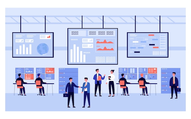 Softwareentwickler, die mit großen Computerbildschirmen arbeiten
