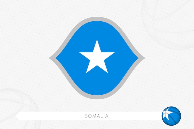 Vektor somalia-flagge für basketballwettbewerb auf grauem basketballhintergrund.