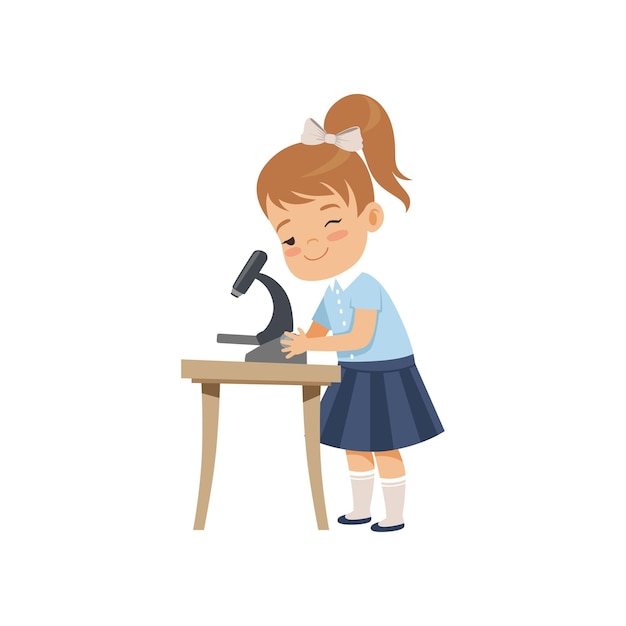 Süßes Mädchen mit Mikroskop im Unterricht Schüler in Schuluniform studiert in der Schule Vektor Illustration isoliert auf weißem Hintergrund