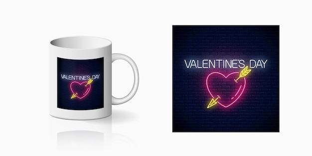 Valentinstag leuchtreklame mit herzform mit pfeildruck für cup design. fröhlichen valentinstag