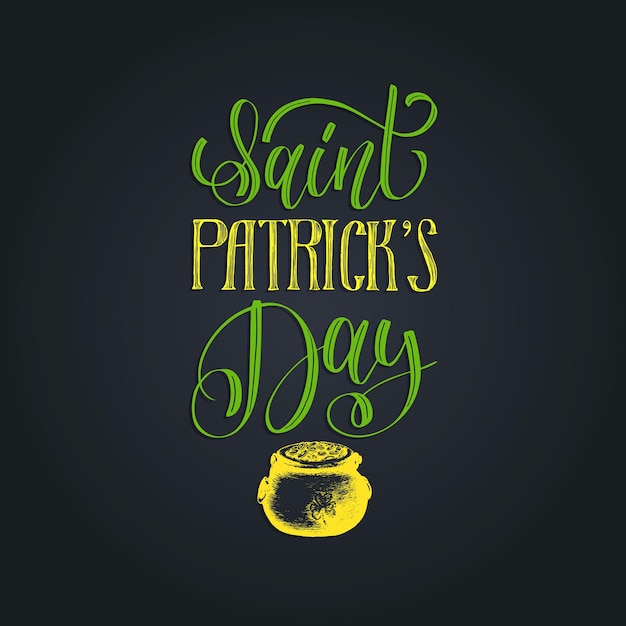 Vektor happy saint patricks day hand schriftzug grußkarte oder poster-design. skizzierte illustration des irischen symbols mit kunstvoller kalligraphie. festliche typografie auf grünem hintergrund.