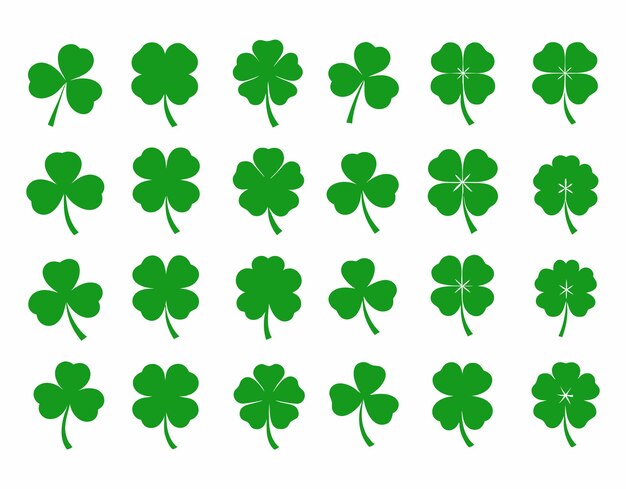 Verschiedene grüne Shamrocks und Vierblatt-Klöfchen für den St. Patrick's Day