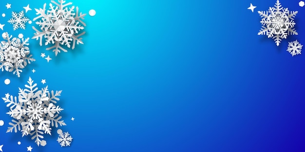 Weihnachtshintergrund von Papierschneeflocken mit weichen Schatten, weiß auf blauem Hintergrund