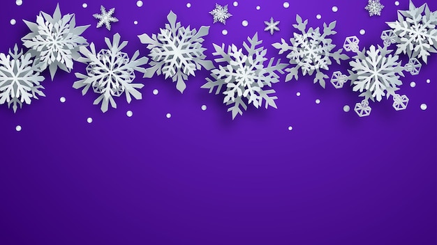 Weihnachtsillustration von weißen komplexen papierschneeflocken mit weichen schatten auf violettem hintergrund