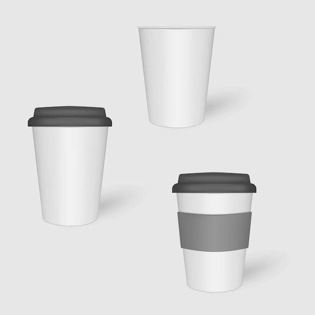 Weiße Kaffeetasse mit schwarzem Deckel und Schutzhüllenmodell. Reise-Öko-Becher-Mockup. Vektorvorlage