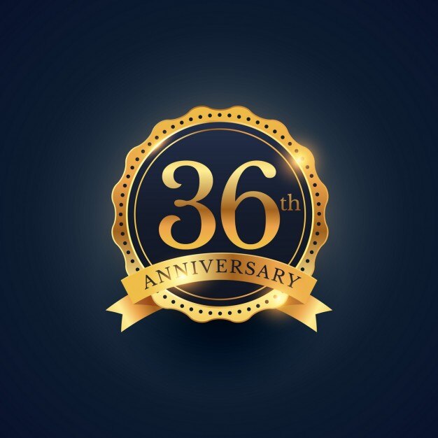 Vetor grátis 36 rótulo celebração emblema aniversário na cor dourada