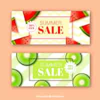 Vetor grátis banners de venda de verão com frutas em estilo realista
