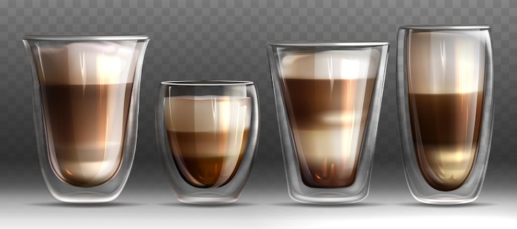Vetor grátis caneca cheia de latte ou cappuccino com leite e espuma. copos de vidro de diferentes formatos com café quente