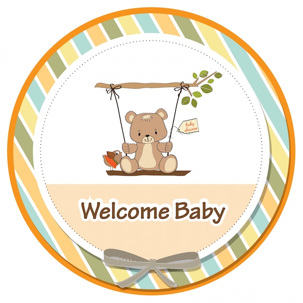 Vetor grátis cartão de banho de bebê com ursinho em um balanço