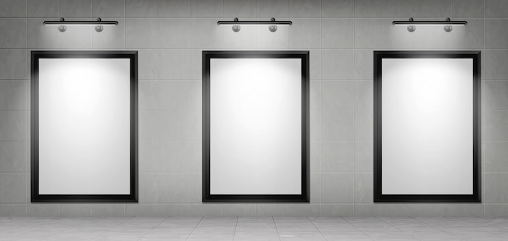 Vetor grátis cartazes de cinema em branco com molduras e holofotes