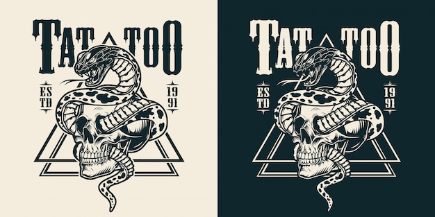 Cobra entrelaçada com emblema de tatuagem de caveira