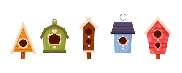 Conjunto de casas de pássaros de madeira, alimentadores coloridos, lares doces para pássaros de design diferente com telhado inclinado. birdhouses, ninho com buracos redondos e arqueados. ilustração em vetor desenho animado, ícones, clipart
