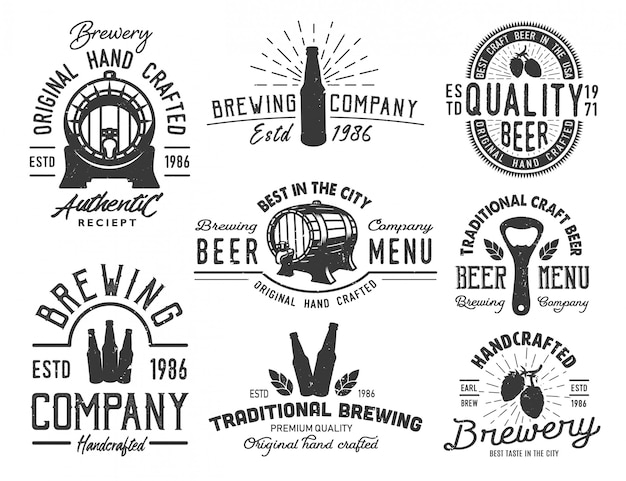 Conjunto de emblemas com objetos de cerveja