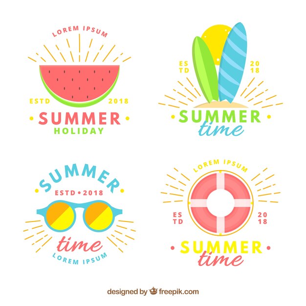 Conjunto de emblemas de verão com elementos de praia