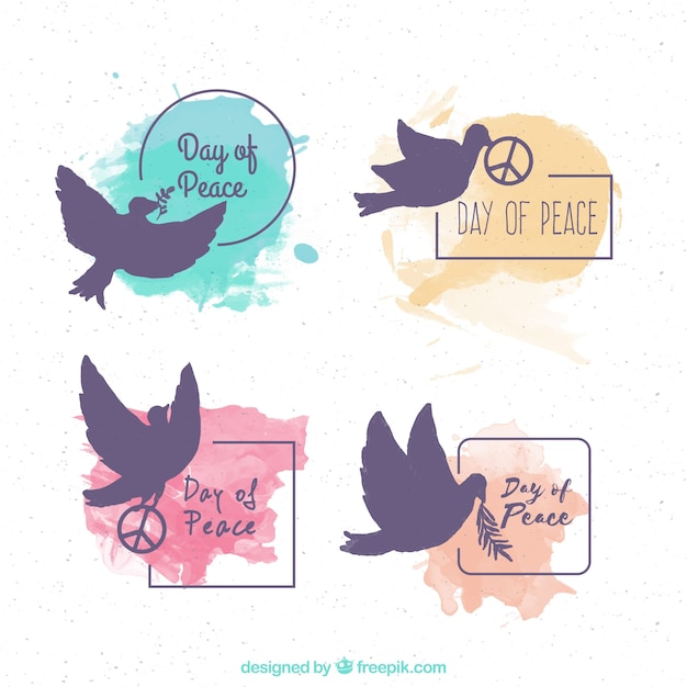 Vetor grátis conjunto de etiquetas do dia da paz com silhuetas de pomba e manchas de aquarela