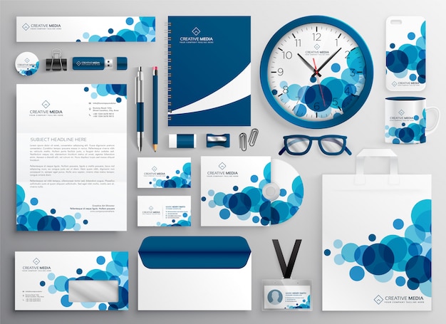 Conjunto de papelaria de negócios abstrato azul