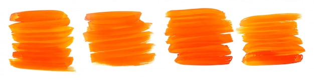 Vetor grátis conjunto de quatro pinceladas de tinta aquarela laranja