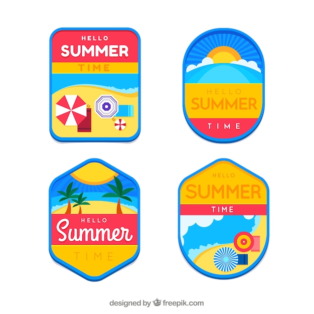 Vetor grátis conjunto de rótulos de verão com elementos de praia na mão desenhada estilo