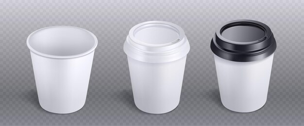 Conjunto realista de copos de papel 3D isolados em fundo transparente Ilustração vetorial de recipiente de papelão descartável para bebidas togo com superfície em branco pronta para marcação tampas pretas e brancas