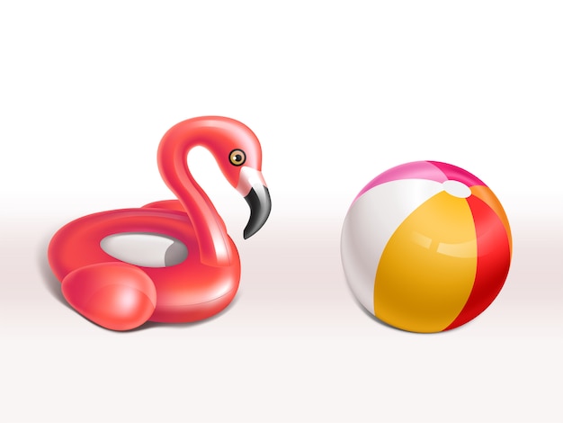 Vetor grátis conjunto realista de flamingo inflável, anel de borracha rosa e bola para as crianças, brinquedos bonitos e divertidos