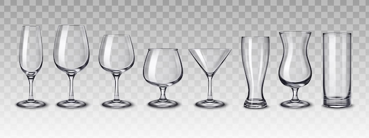 Vetor grátis copos de bebidas alcoólicas com fundo transparente e imagens realistas de copos vazios para diferentes bebidas ilustração do vetor