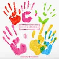Vetor grátis crianças coloridas handprints