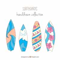 Vetor grátis desenhadas mão pranchas de surf com ondas e flores