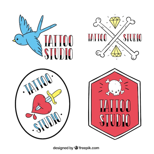 Vetor grátis emblemas estúdio de tatuagem, estilo do doodle