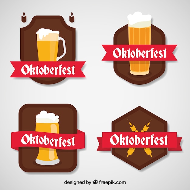 Emblemas planos com óculos de cerveja e fitas