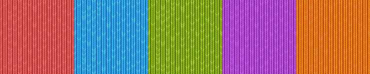 Vetor grátis malha de lã, textura de tecido suéter. conjunto de desenhos vetoriais de padrões sem costura com tecidos de tricô, amostras de material de camisa quente vermelha, verde, azul, laranja e roxa