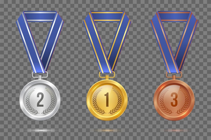 Vetor grátis medalhas em branco de prata e bronze douradas penduradas em fitas azuis isoladas em fundo transparente