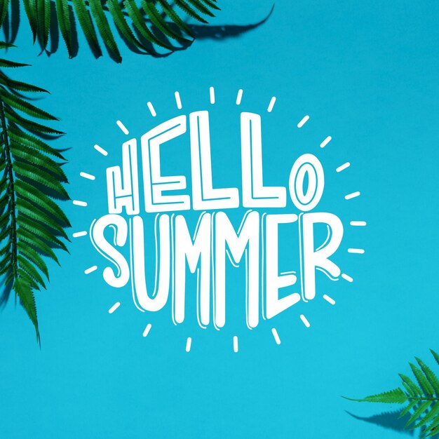 Olá letras de verão com folhas de palmeira