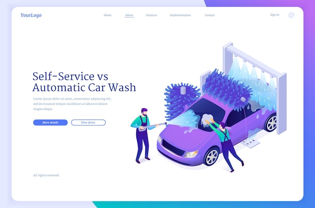 Página de destino isométrica de autoatendimento vs lavagem automática de carros. trabalhadores de lavagem de carros limpando veículo sujo com mangueira e espuma, estação para automóveis complexos limpos com chuveiro e escovas 3d vetor web banner