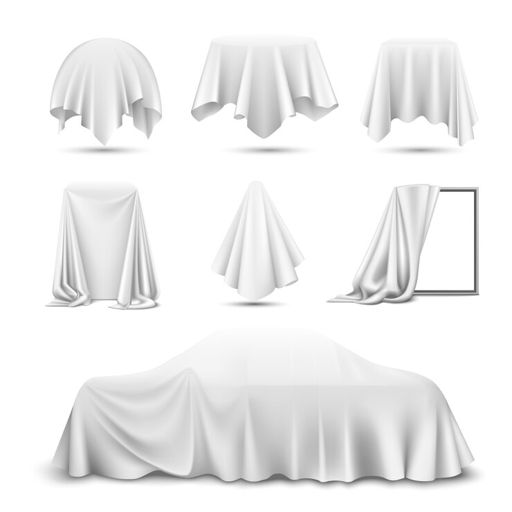 Vetor grátis pano de seda branco objetos cobertos conjunto realista com espelho drapeado carro pendurado guardanapo cortina de toalha de mesa