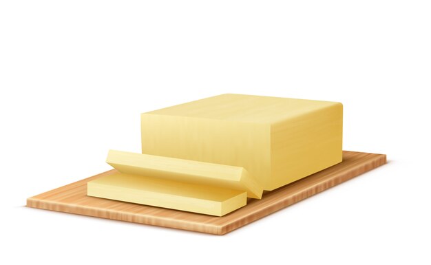 Pedaço de manteiga realista na bandeja de madeira. Fatias de leite e derivados, margarina gordurosa