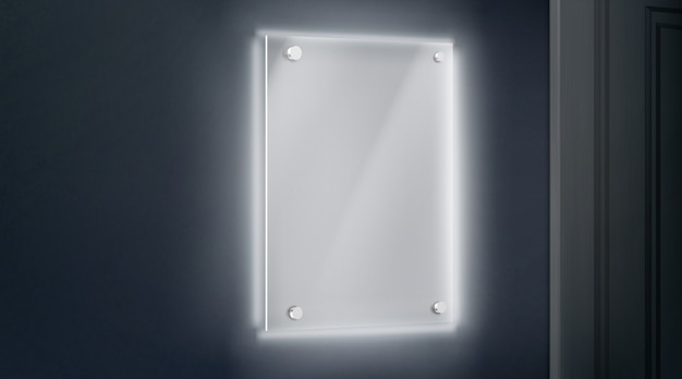 Placa de metacrilato de vidro vazia aparafusada à parede perto da porta