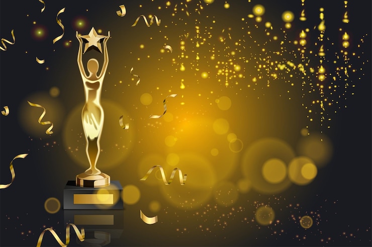 Vetor grátis prêmio realista com luzes, confete dourado e troféu com estatueta segurando ilustração de estrela