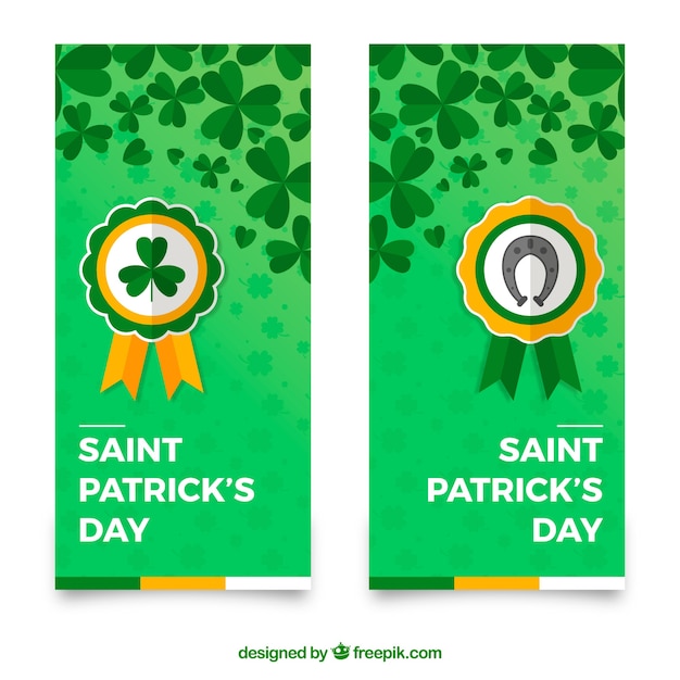 Vetor grátis trevos dia bandeiras e emblemas de st. patrick