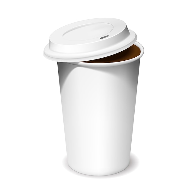 Xícara de café de plástico com tampa aberta nas sombras