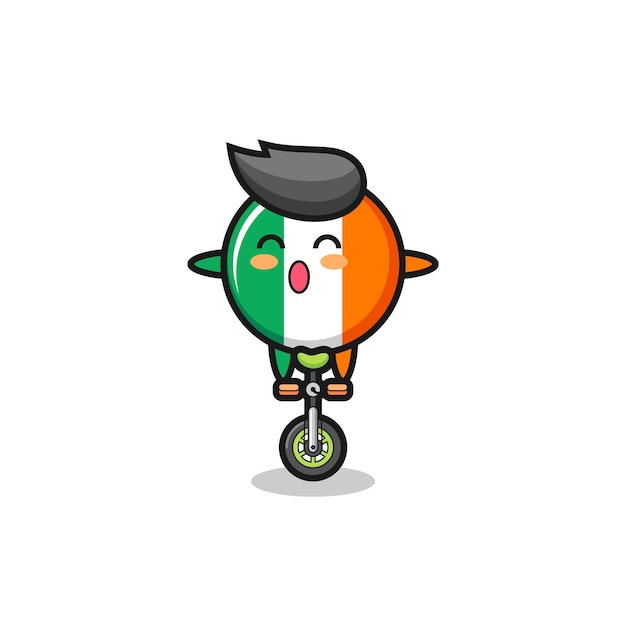 A fofa personagem do distintivo da bandeira da irlanda está andando de bicicleta de circo