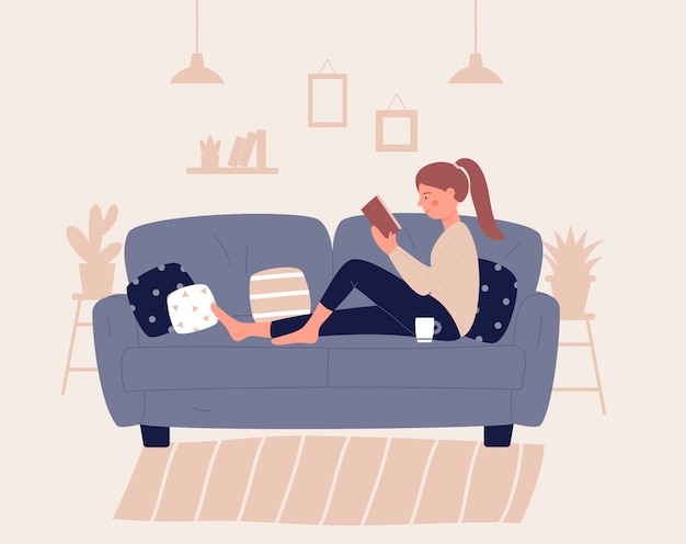 A menina que senta-se no sofá ou no sofá com travess acena o livro. jovem mulher descansando na atmosfera acolhedora do seu quarto, apartamento, casa. relaxe o conceito personagem design plano ilustração, estilo de vida moderno.