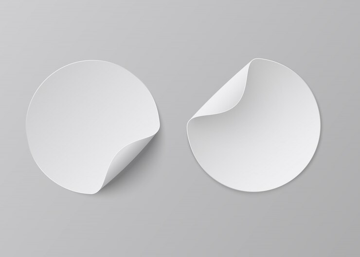 Vetor adesivos de papel realista. adesivo branco redondo, papel de canto dobrado em branco