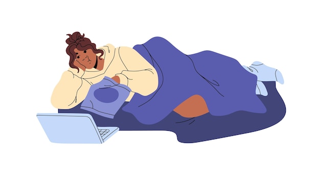 Adolescente preguiçosa tem um descanso assiste filme e come batatas fritas sob o cobertor em casa Mulher jovem lounges relaxa na cama com filme no laptop em lazer Ilustração vetorial isolada plana em fundo branco