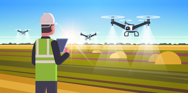 agricultor usando drone pulverizador quad helicóptero voando para pulverizar fertilizantes no campo agricultura inteligente tecnologia moderna organização de colheita conceito paisagem plano horizontal